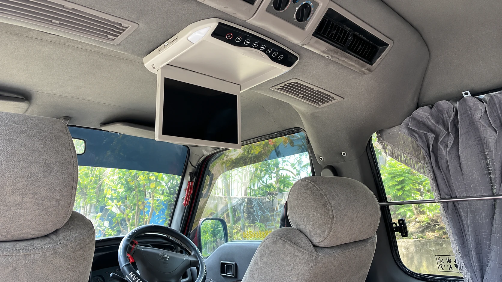 Nissan Caravan 3