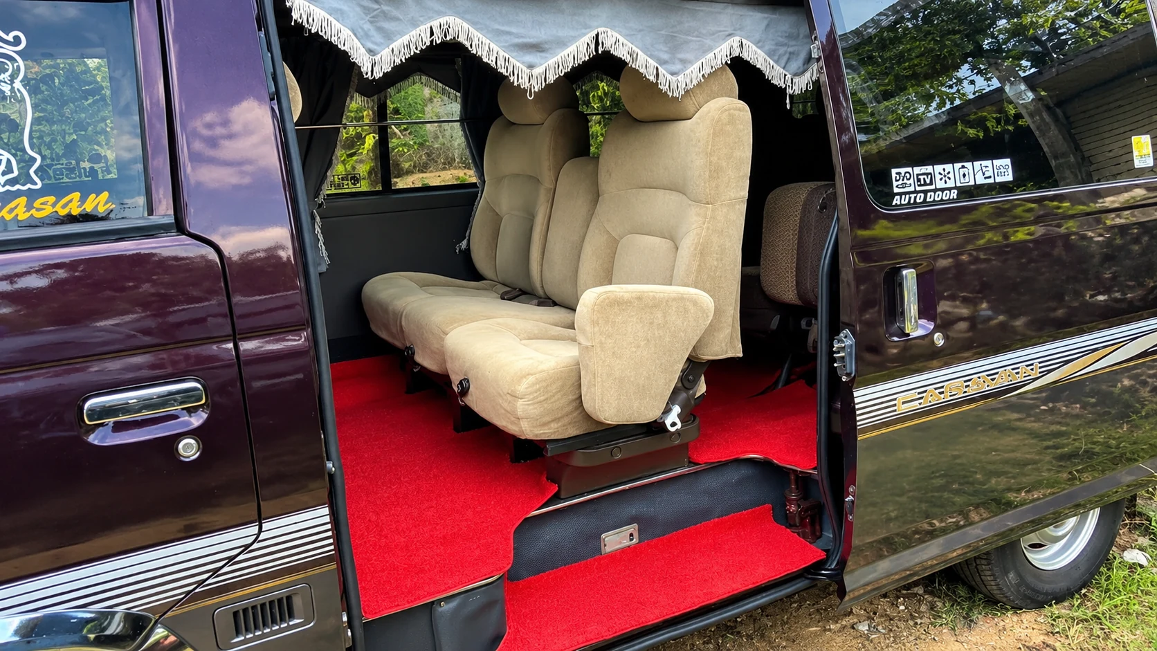 Nissan Caravan 4